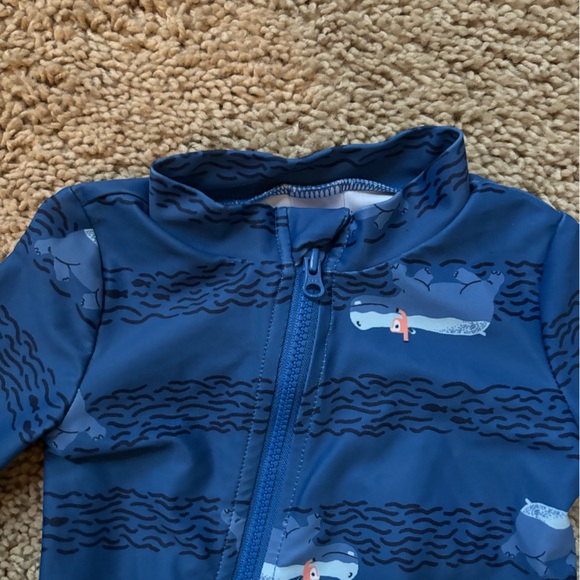 Carters Rash Guard - Picture 2 of 4